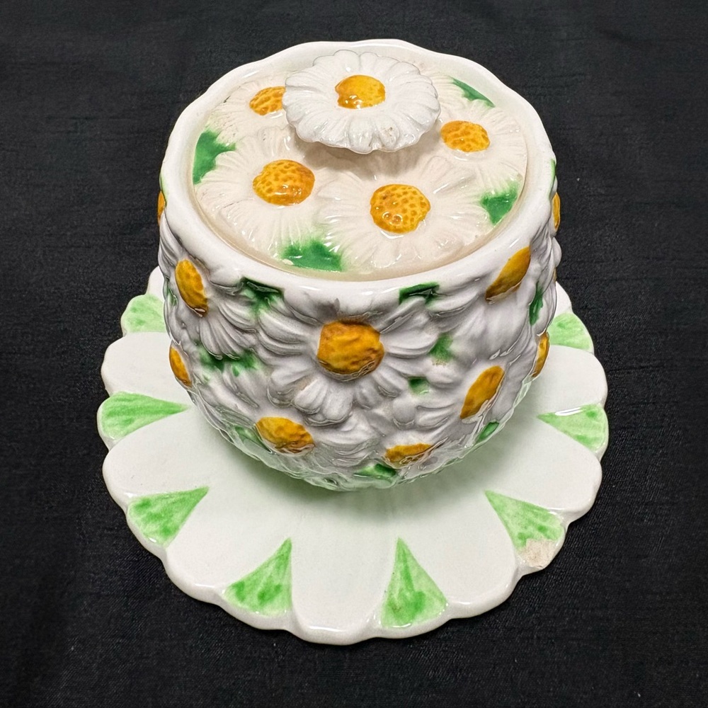 Lefton Daisytime Sugar Jar with Lid and Attached Plate